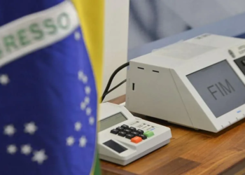 Pré-candidatos estão proibidos de apresentar programas de rádio e TV