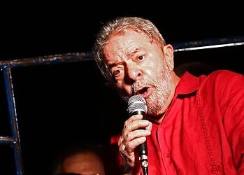 São Paulo - O ex-presidente Luiz Inácio Lula da Silva durante ato na Avenida Paulista contra o impeachment e a favor da democracia (Juca Varella/Agência Brasil)