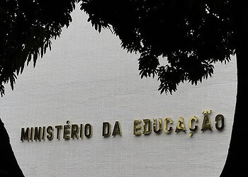Capes prevê a suspensão de milhares de bolsas de mestrado, doutorado e pós-doutorado, caso MEC não mude orçamento