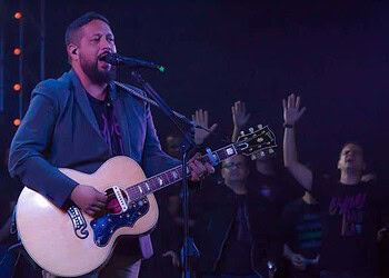 Cantor gospel Fernandinho é atração da segunda noite de Expoacre