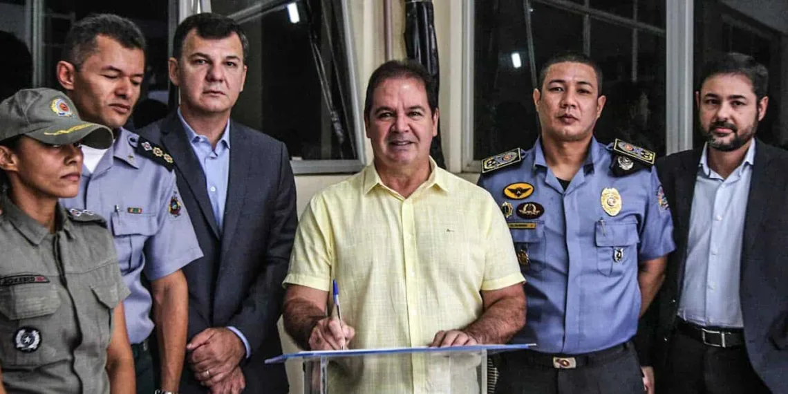 Governo fortalece segurança com entrega de 20 motos e um carro na Capital