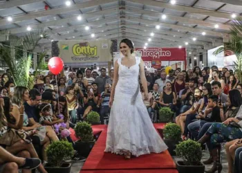 Desfile das empresas de confecção é destaque na primeira noite de Expoacre
