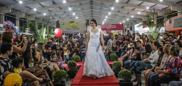 Desfile das empresas de confecção é destaque na primeira noite de Expoacre