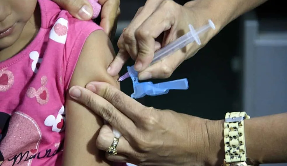 Após 10 dias, campanha de vacinação contra pólio e sarampo alcança apenas 14% das crianças
