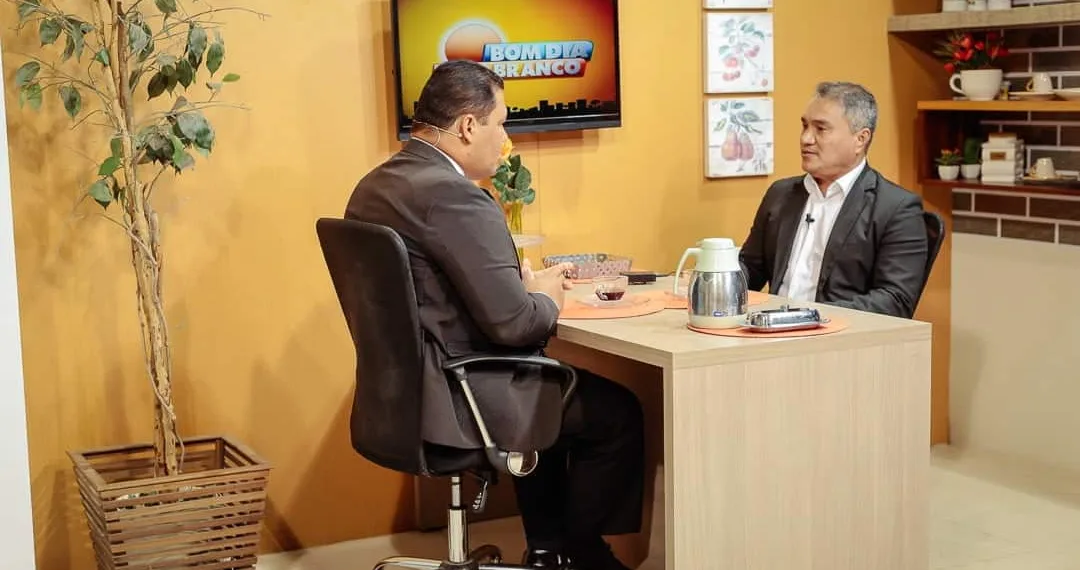 “Quero entrar na política para servir”, declara Minoru Kinpara durante programa de TV