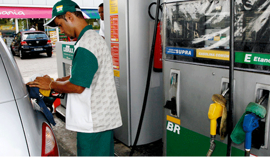 Petrobras reduz preço da gasolina em 1,13% nas refinarias