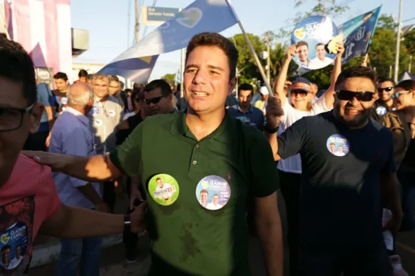 Gladson Cameli vai às ruas de Rio Branco e se destaca como a mudança para o Acre