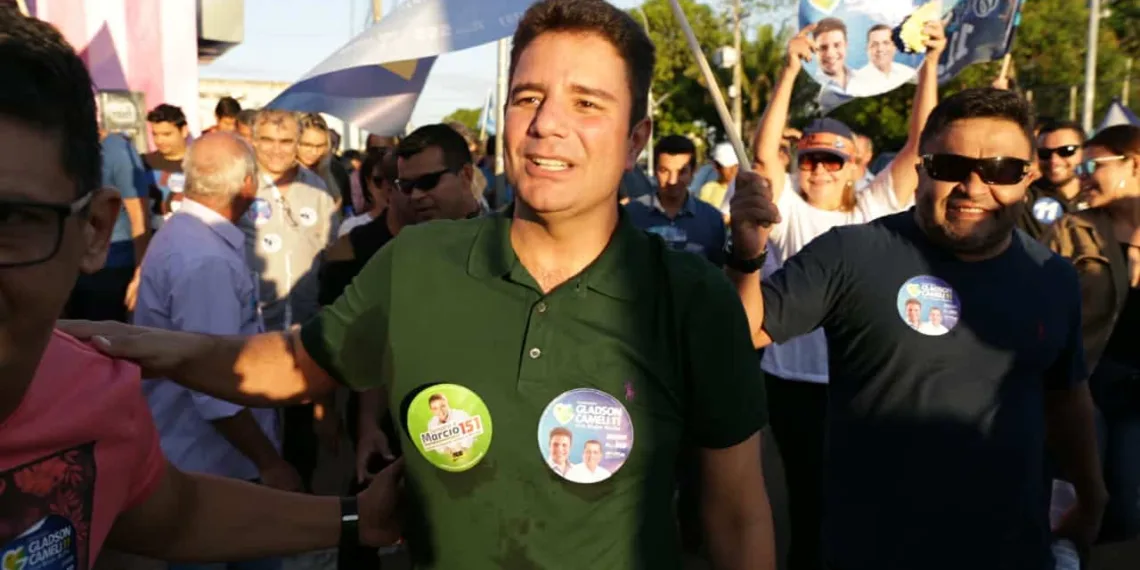Gladson Cameli vai às ruas de Rio Branco e se destaca como a mudança para o Acre