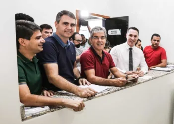 Ney Amorim e Jorge Viana também registram candidatura ao Senado