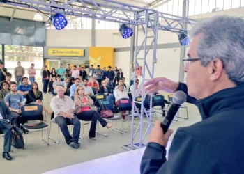 Senador Jorge visita evento do Sebrae/AC e defende importância da ciência e tecnologia