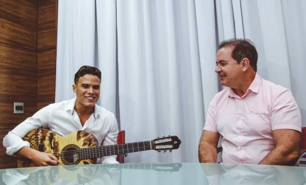 Cantor Marcos Lessa faz agradecimento a Tião Viana e ao povo do Acre