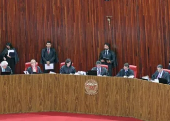 TSE decide manter horários locais para votação nas eleições 2018