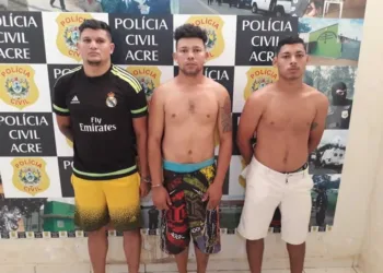 Trio é preso em Rio Branco suspeito de roubar e vender veículos na Bolívia