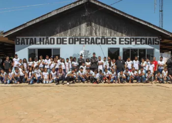 Estudantes da Escola Djalma Teles conhecem trabalho do Bope