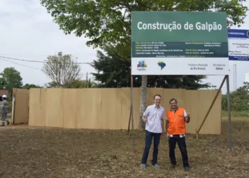 Deputado Leo de Brito visita obras do Galpão da Economia Solidária