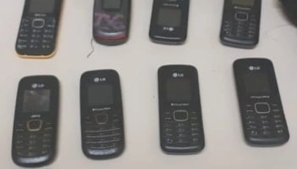Celulares são lançados por muro de presídio em Sena Madureira