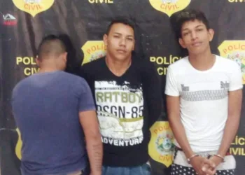 Dois são presos por morte de jovem achado em canoa com corda de pesca no pescoço presa a tijolos