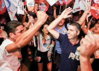 Marcus Alexandre recebe o carinho e apoio de moradores da Vila Campinas, Plácido de Castro e Acrelândia