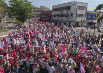 Caminhada das Flores reúne milhares de pessoas em apoio a Marcus Alexandre