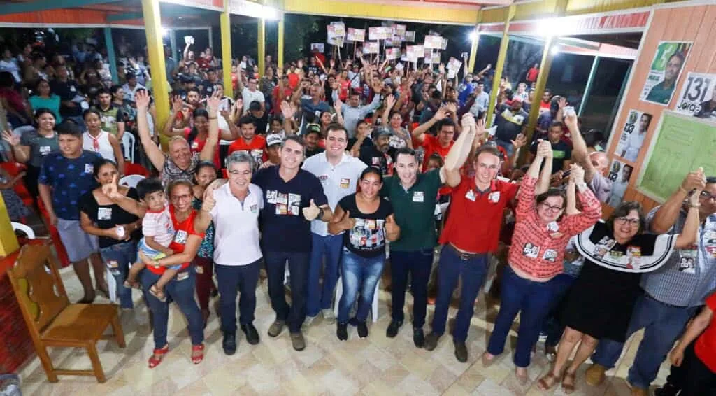 Marcus Alexandre recebe carinho e apoio dos moradores do Bujari
