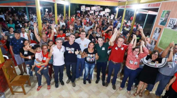Marcus Alexandre recebe carinho e apoio dos moradores do Bujari