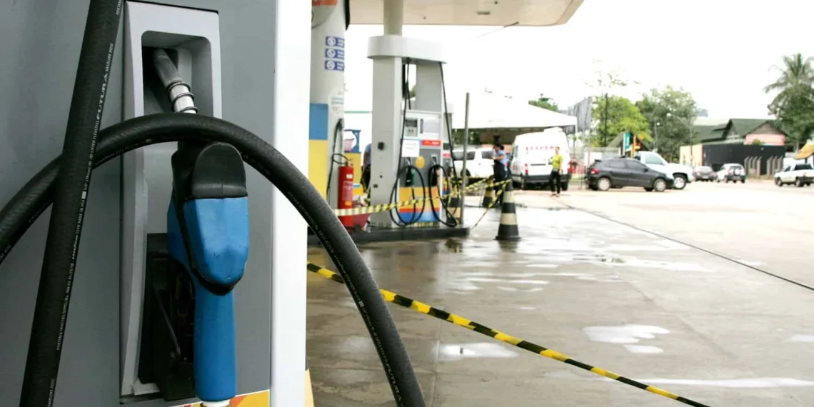 Combustível chega a R$ 5,24 em Rio Branco; consumidor busca alternativas