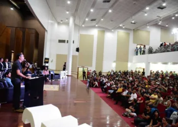 Marcus Alexandre participa de debate na UFAC