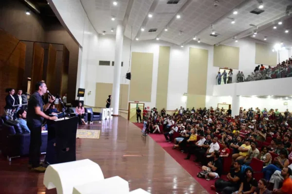 Marcus Alexandre participa de debate na UFAC