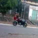 Marido é flagrado agredindo mulher em rua e delegado indicia homem por lesão corporal