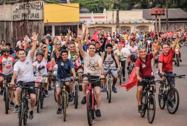 Ciclistas saem às ruas de Rio Branco em apoio ao Marcus Alexandre
