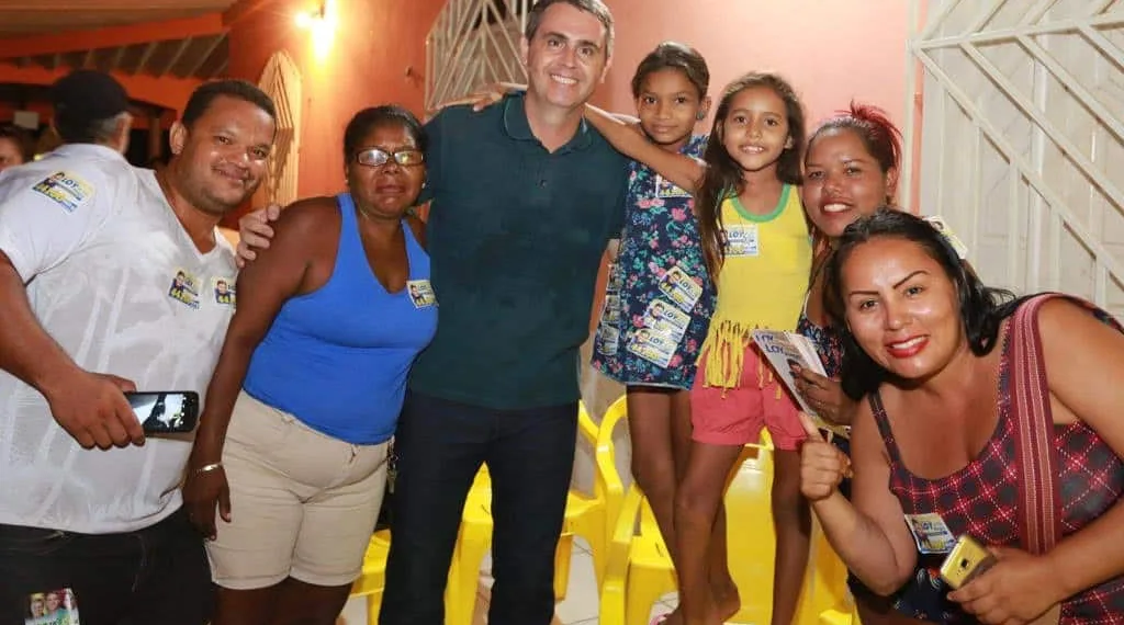 Marcus Alexandre recebe o carinho e apoio dos moradores da Baixada