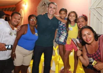Marcus Alexandre recebe o carinho e apoio dos moradores da Baixada