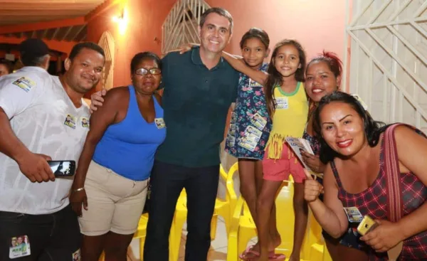 Marcus Alexandre recebe o carinho e apoio dos moradores da Baixada