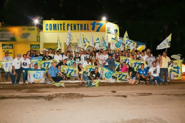 Seguidores de Coronel Ulysses e Bolsonaro inauguram Comitê para a entrega de material