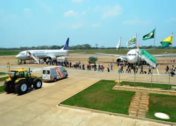 Programa que ofertará passagens aéreas por R$ 200 deve começar em agosto, diz ministro