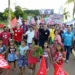 Marcus Alexandre caminha pelas ruas de Capixaba e recebe carinho dos moradores