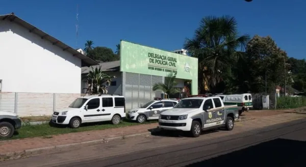 Mãe ataca bandidos para salvar filho de execução e acaba levando tiro no peito
