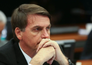 Brasília - O pai do deputado, Jair Bolsonaro durante o Conselho de Ética da Câmara  que arquivou duas representaçõescontra o deputado Eduardo Bolsonaro por quebra do decoro (Fabio Rodrigues Pozzebom/ Agencia Brasil)