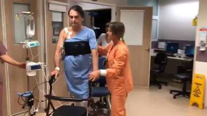 Bolsonaro continua na unidade semi-intensiva, com quadro estável