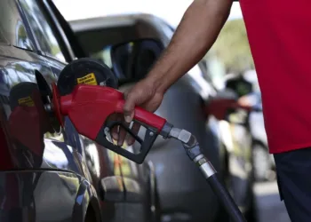 Petrobras espera que queda de preço da gasolina chegue aos postos