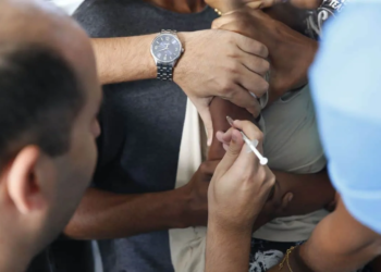 Crianças são imunizadas na tenda de vacinação instalada na Quinta da Boa Vista para a campanha contra a poliomielite e o sarampo, prorrogada até o dia 22/09 no estado do Rio de Janeiro.