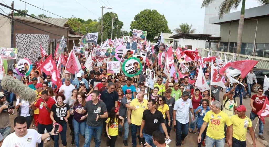 Marcus Alexandre é recebido com carinho por moradores da Cadeia Velha