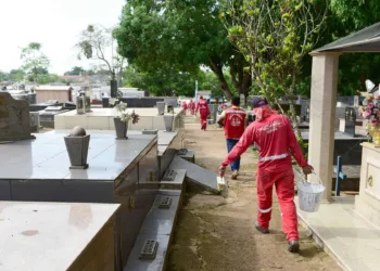 Dia de Finados: Zeladoria deve recolher 9 toneladas de entulhos na limpeza dos cemitérios de Rio Branco