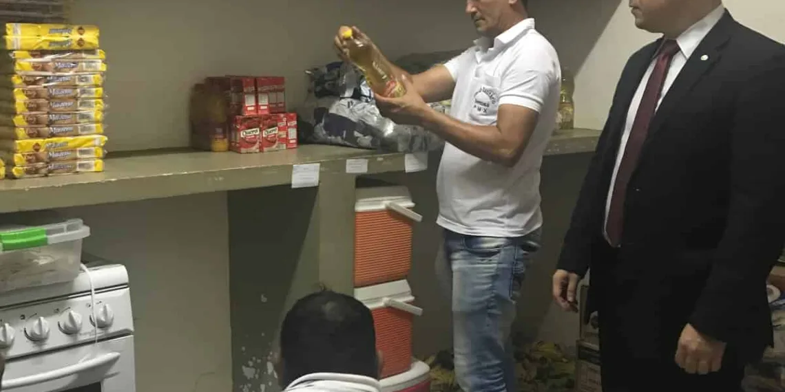MPAC encontra merenda com prazo de validade vencido em escola de Xapuri