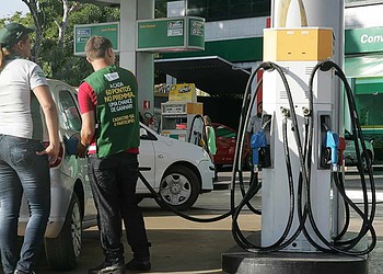 Petrobras anuncia redução de 6,2% no preço da gasolina nas refinarias