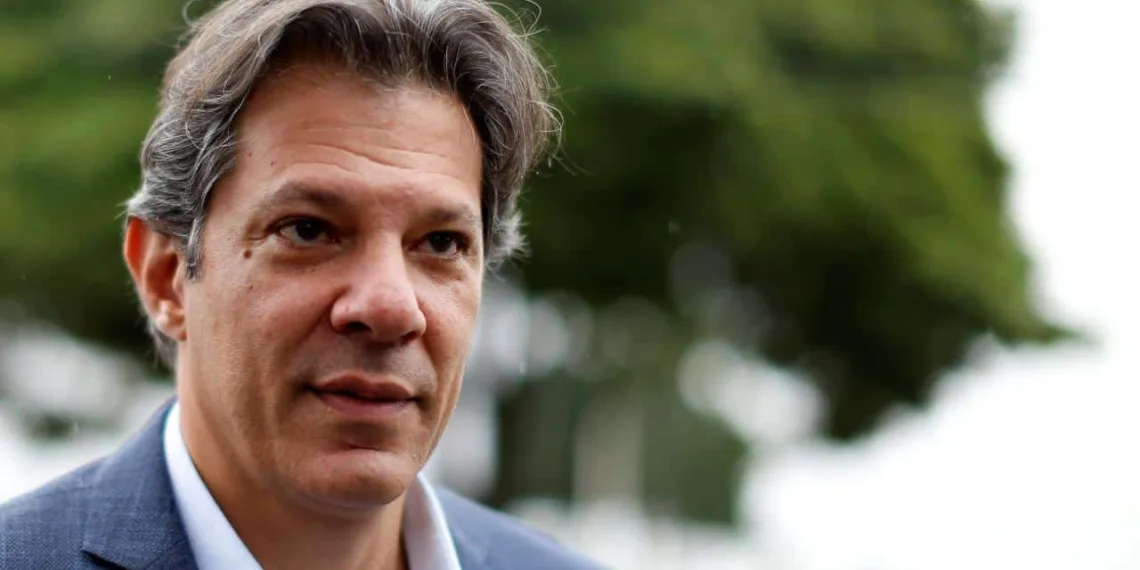 Workers Party vice presidential candidate Fernando Haddad, leaves the Federal Police headquarters, where Brazilian former President Luiz Inacio Lula da Silva is imprisoned, after visiting him, in Curitiba, Brazil September 3, 2018.  REUTERS/Rodolfo Buhrer
