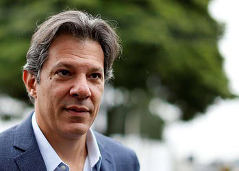 Workers Party vice presidential candidate Fernando Haddad, leaves the Federal Police headquarters, where Brazilian former President Luiz Inacio Lula da Silva is imprisoned, after visiting him, in Curitiba, Brazil September 3, 2018.  REUTERS/Rodolfo Buhrer