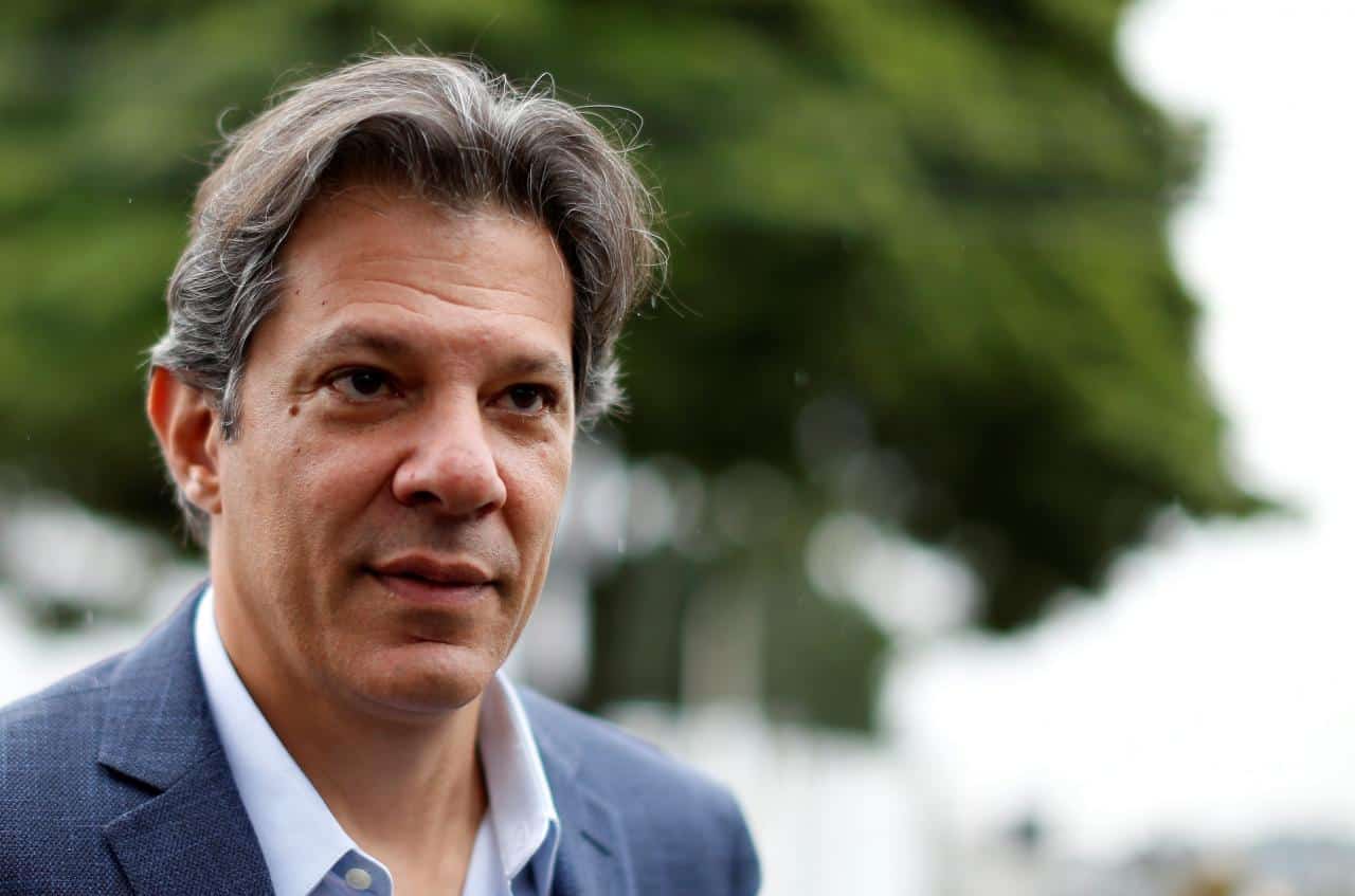 Workers Party vice presidential candidate Fernando Haddad, leaves the Federal Police headquarters, where Brazilian former President Luiz Inacio Lula da Silva is imprisoned, after visiting him, in Curitiba, Brazil September 3, 2018.  REUTERS/Rodolfo Buhrer