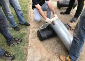Cães farejadores da PF acham 36 quilos de cocaína em cilindros de freio de caminhão na BR-364