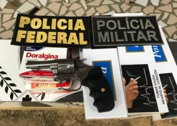 Mulher de 30 anos suspeita de ser chefe de facção é presa pela polícia no interior